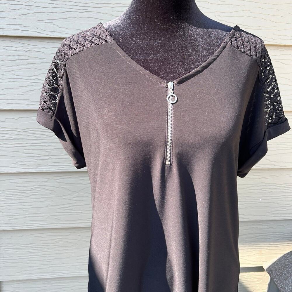 Ivy Ridge Black Lace Trim 1/4 zipper Short Sleeve top, Women's size M
